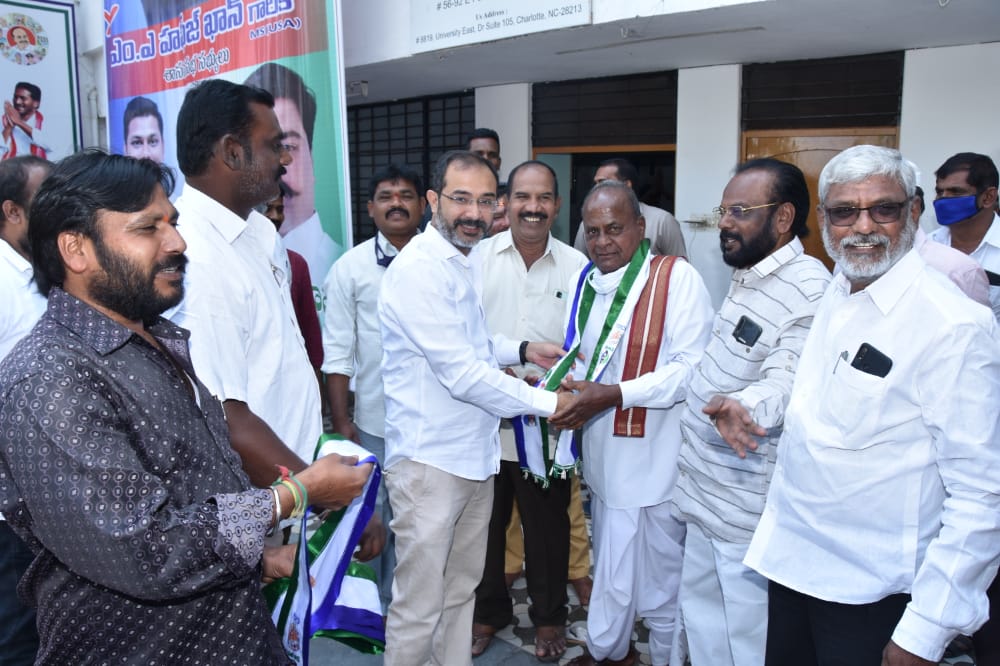 వైసీపీ ఖండువా కప్పుకున్న బంగి అనంతయ్య