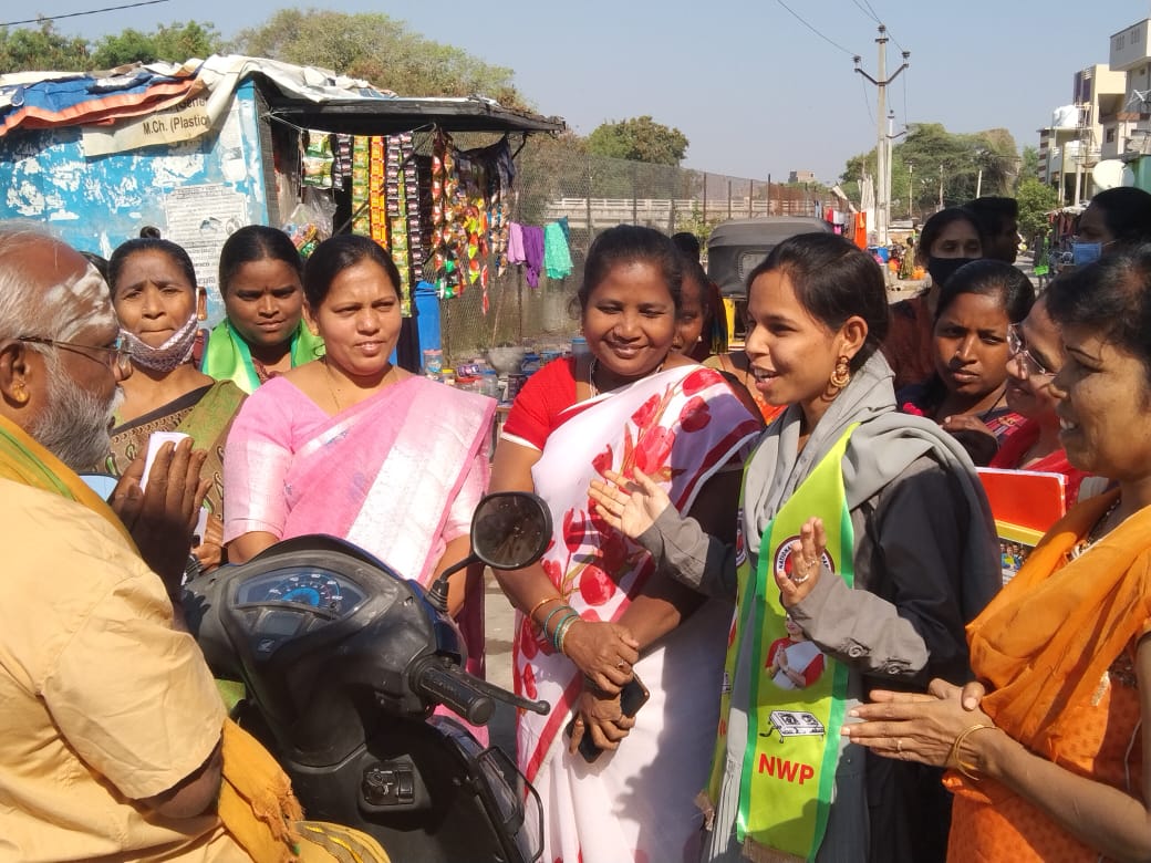 ప్రచారంలో పాల్గొన్న ఎన్​డబ్ల్యూపీ జిల్లా అధ్యక్షురాలు హసీనాబేగం