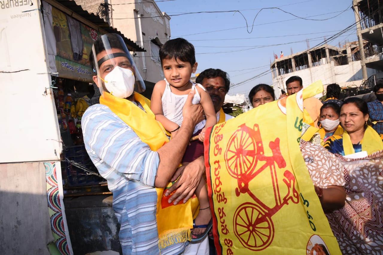 ప్రచారంలో పాల్గొన్న టీజీ భరత్​