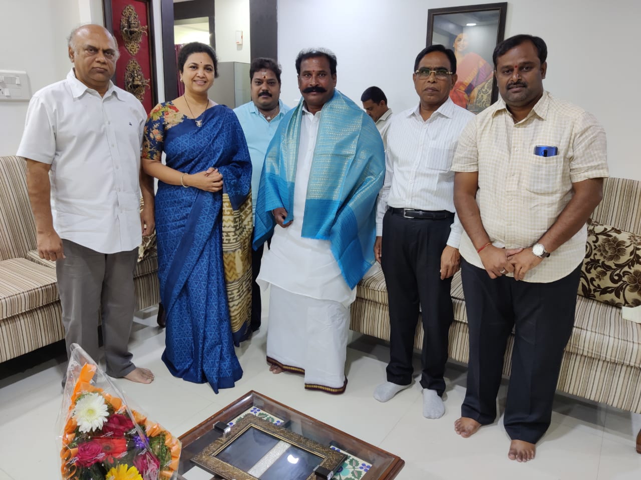 కార్పొరేటర్లను సన్మానించిన మాజీ ఎంపీ బుట్టారేణుక