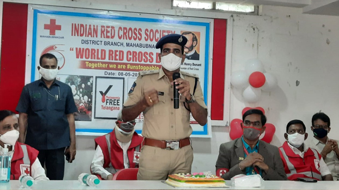 మాట్లాడుతున్న ఎస్పీ ఆర్​. వెంకటేశ్వర్లు