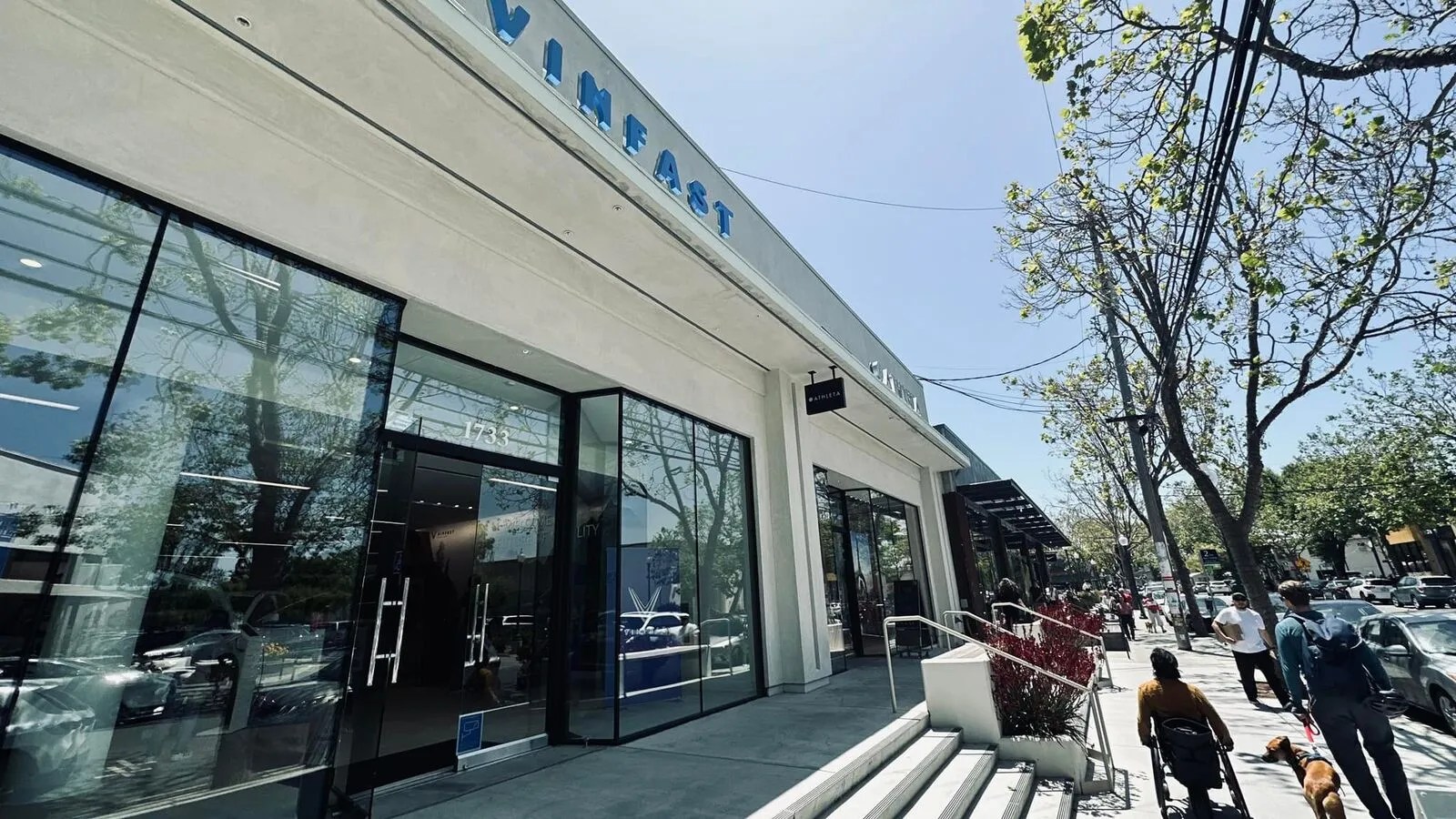 Shop Talk: Electric car seller closes on Fourth St.; Groupon founder opens Berkeley tabletop board game club on Claremont