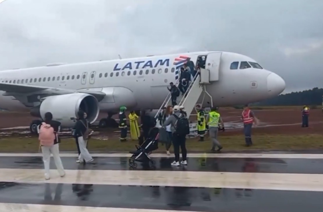 Un avión de Latam se sale de la pista al aterrizar en Brasil sin que se reporten heridos