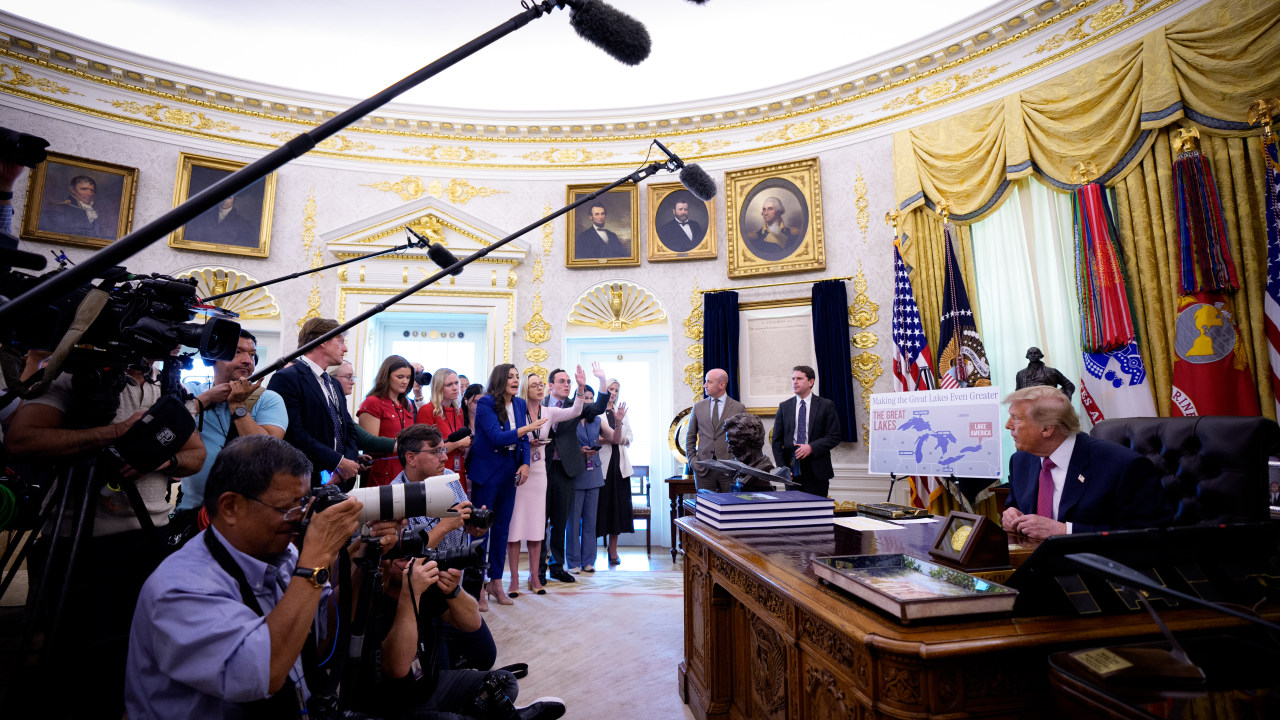 You are currently viewing Why Trump banned CNN, Politico, MS NOW from White House