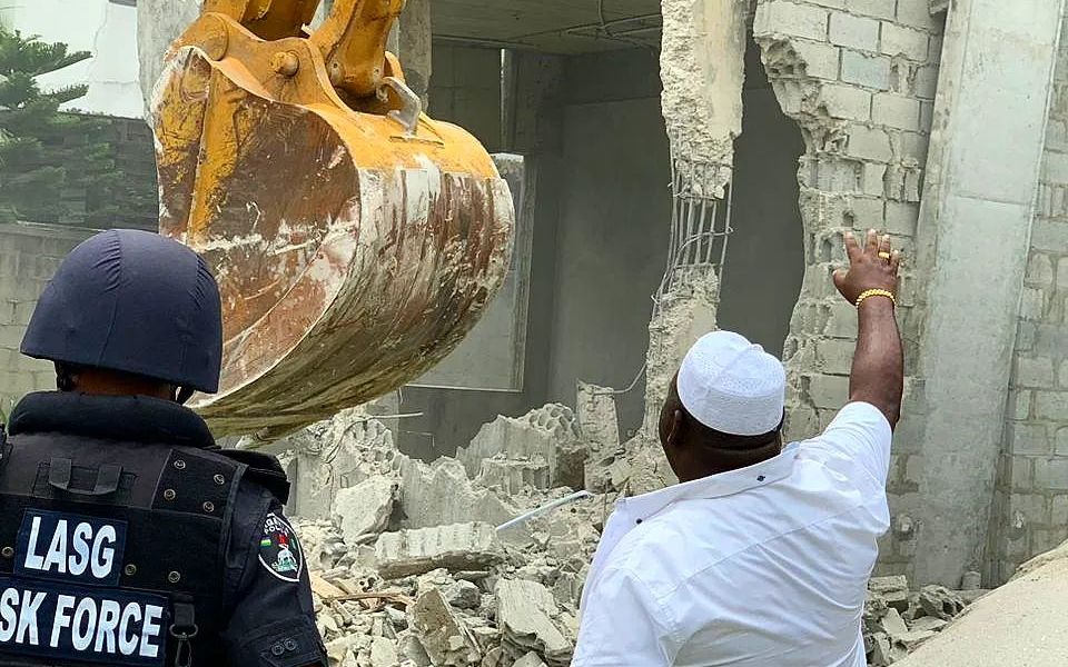 See Video As Lagos Govt Begins Demolition Of Illegal Buildings In Banana Island