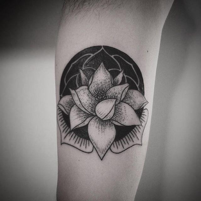 Cobrir tatuagem pulso flor de lotus homem Tatuagem No Ombro 70 Ideias Com Fotos Dicas E Cuidados