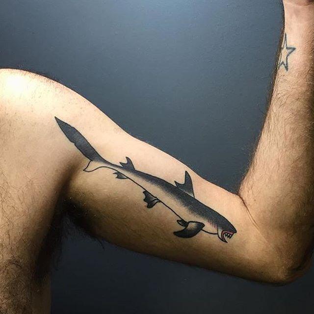70 Shark Tattoos (The Most Effective Images!) - Nexttattoos