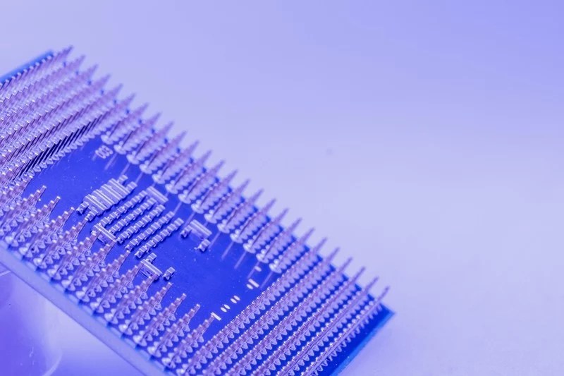 數位介面顯示 AI 慢性病遠端監測數據與風險預測圖