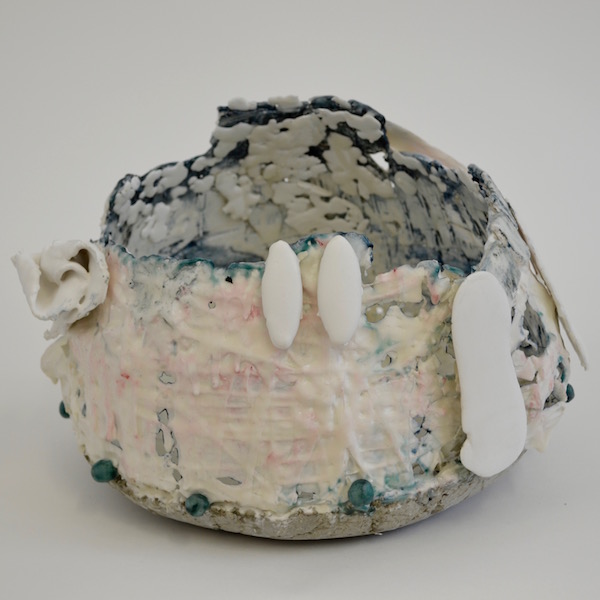 Resilience ( concrete, porcelain-like casting compound, wax, pigments, ∅ 30 cm)