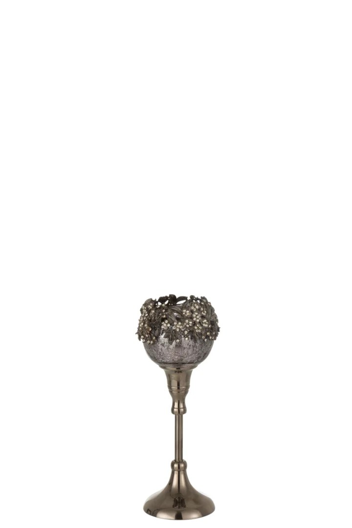Theelichthouder Op Voet Juweel Glas Smokey Grijs Klein: een kleine glazen kandelaar met een rookgrijze afwerking, elegante verhoogde bloemenaccenten rond de rand, een kom met textuur en een lange steel op een ronde basis, afgebeeld tegen een witte achtergrond.
