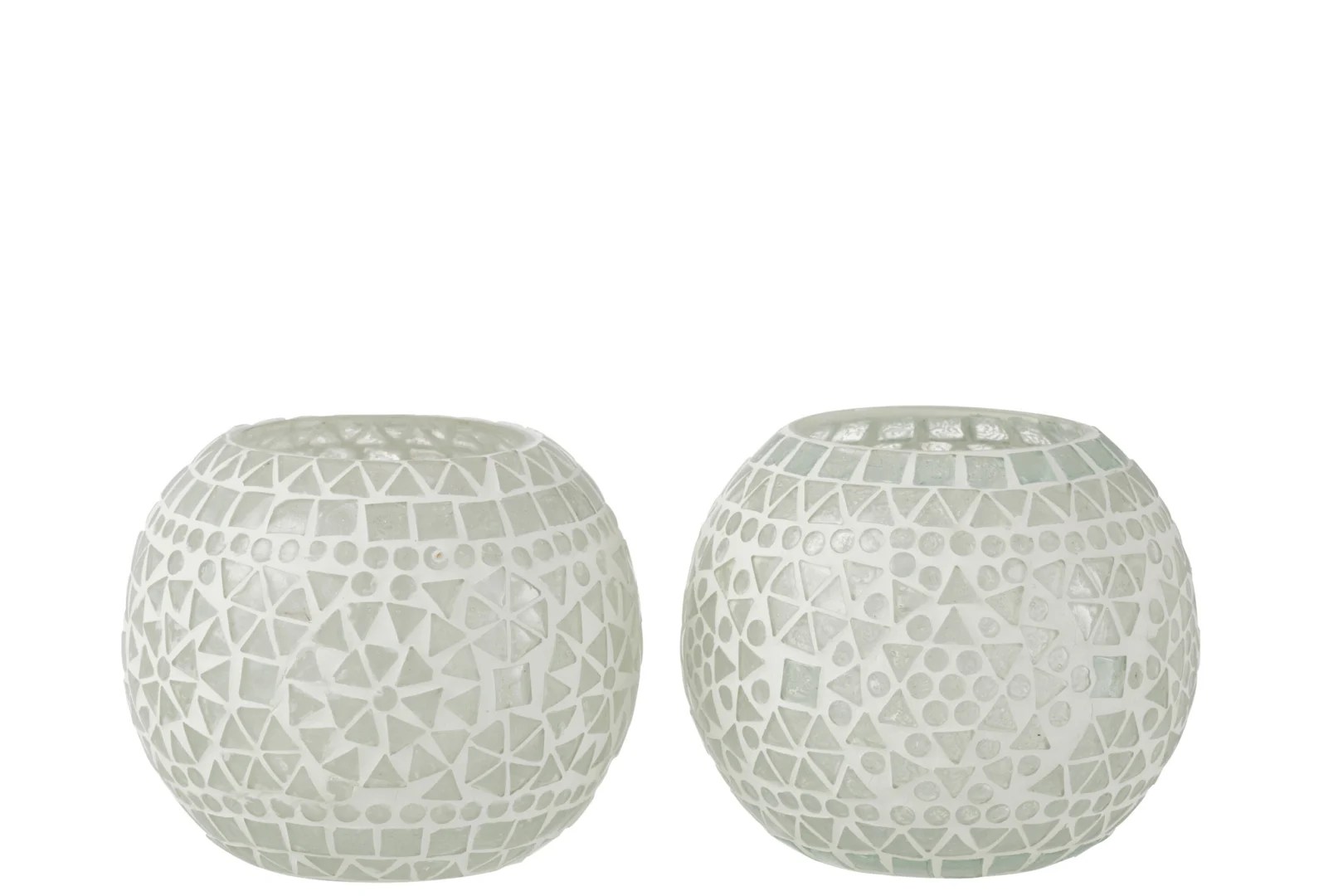 Theelichthouder Eki Mozaïekglas Wit Groot Assortiment Van 2: twee ronde, matglazen kandelaars met gedetailleerde geometrische mozaïekpatronen - driehoeken, cirkels en vierkanten - naast elkaar op een witte achtergrond.