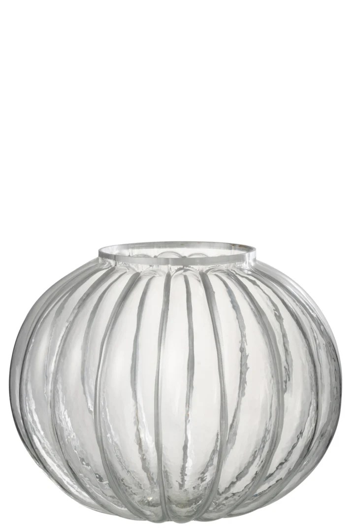 De Kaarsenhouder Orkaan Bal Streep Glas Zilver Groot is een heldere, ronde glazen kandelaar met een brede body, verticale geribbelde textuur en een licht uitlopende opening, met een modern minimalistisch ontwerp.