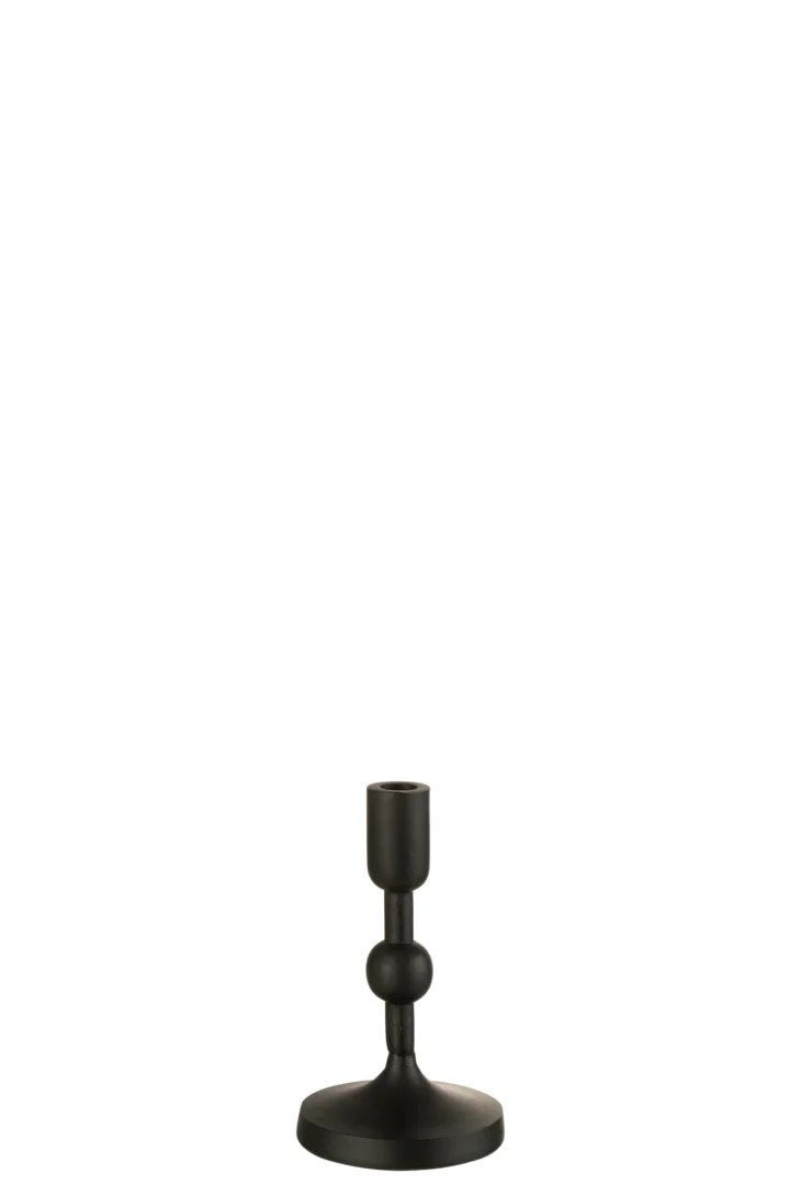 De Kaarsenhouder Ballen Aluminium Zwart Klein is een zwart metalen kaarsenhouder met een ronde basis, een korte steel met een centraal bolvormig accent en een cilindrische kaarsenhouder bovenop, afgebeeld op een effen witte achtergrond.