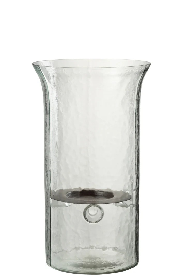 De Kaarsenhouder Plaat Glas Transparant Middelgroot is een helder, gestructureerd glazen oranjekandelaar met een uitlopende rand en een interne metalen kaarsenplaat, afgebeeld tegen een effen witte achtergrond.