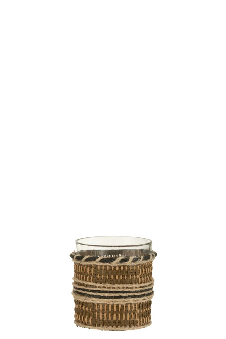 Theelichthouder Glas Bruin/Beige: een kleine kandelaar van helder glas omwikkeld met gevlochten riet en touw aan de basis en zijkanten, weergegeven op een effen witte achtergrond.
