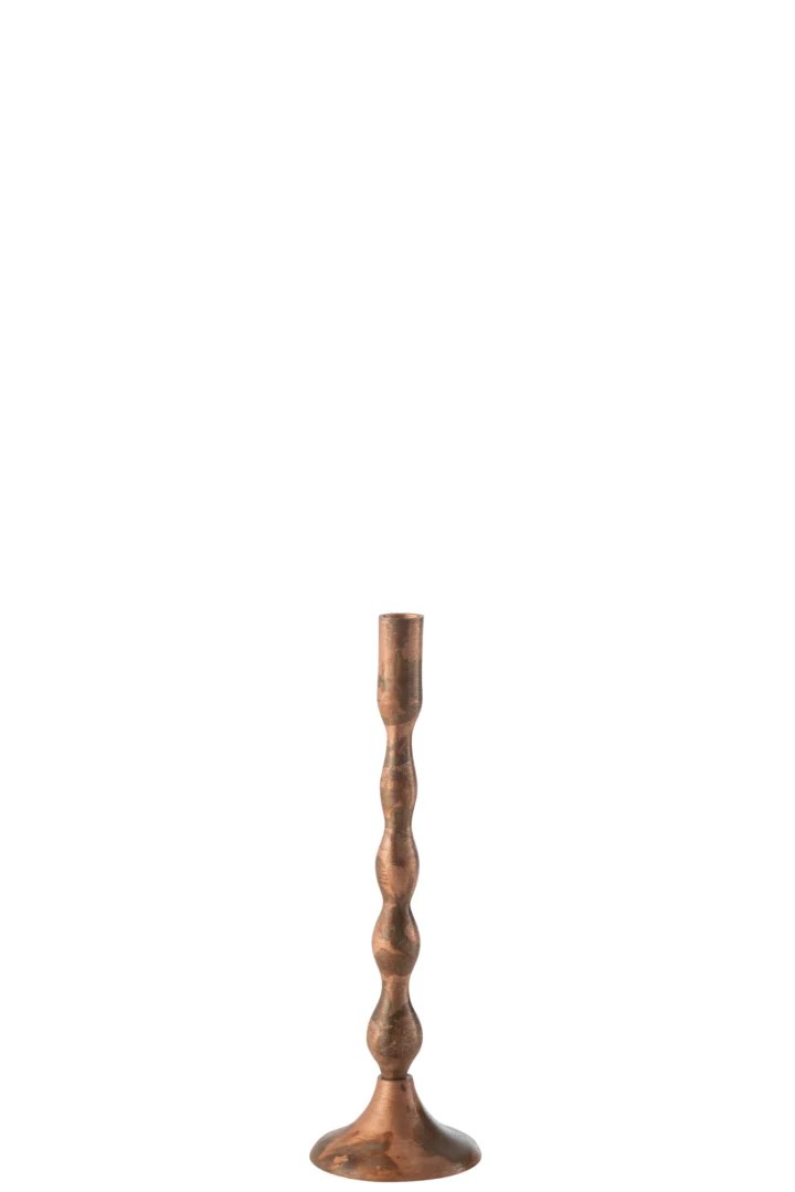De Kaarsenhouder Sha Metaal Koper Middelgroot is een hoge, slanke bronzen kandelaar met een golvende, gestructureerde steel en een ronde voet, tegen een effen witte achtergrond.