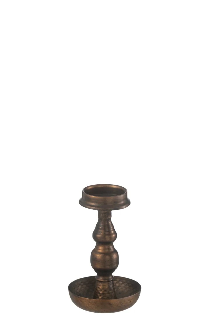 De Kaarsenhouder Antiek Metaal Bruin is een bronskleurige metalen kandelaar in vintage stijl met een ronde voet en decoratieve steel, tegen een effen witte achtergrond.