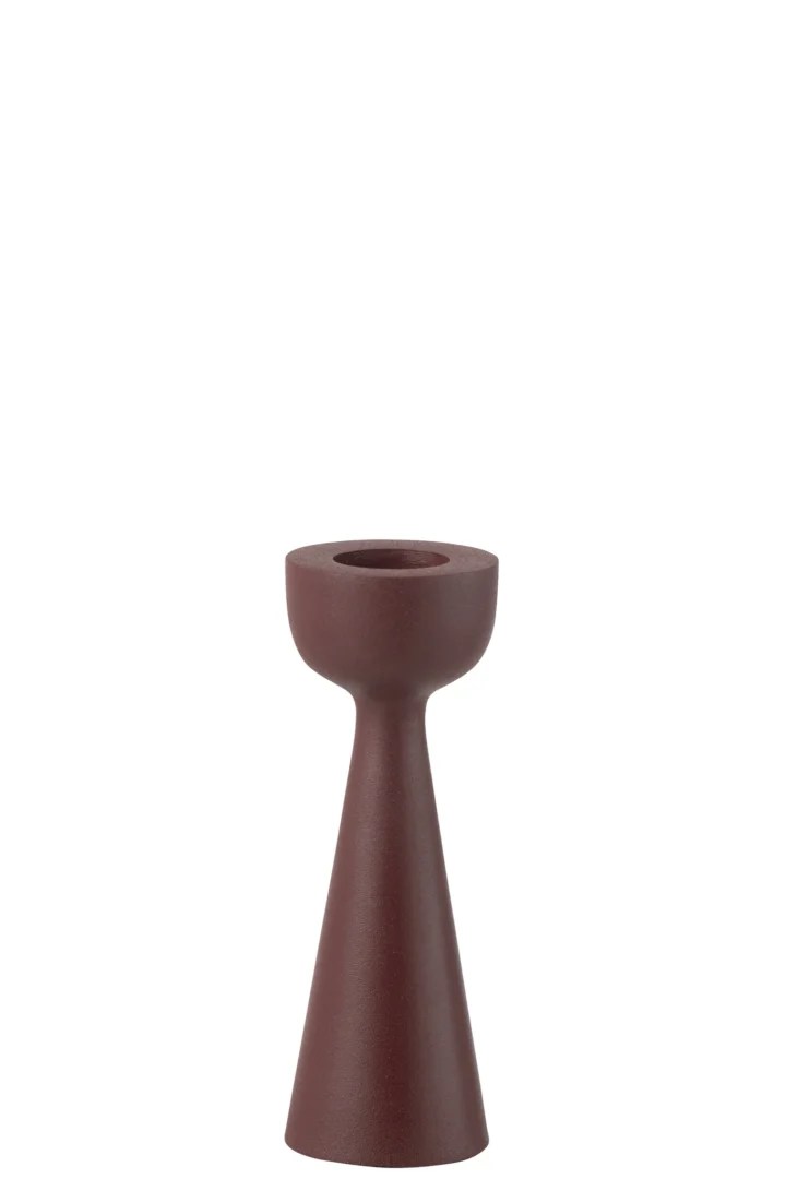 De Kaarsenhouder Kegel Aluminium Bordeaux Groot is een minimalistische kandelaar in kastanjebruin met een brede basis, een smaller wordende hals en een uitlopende ronde bovenkant voor kaarsen.