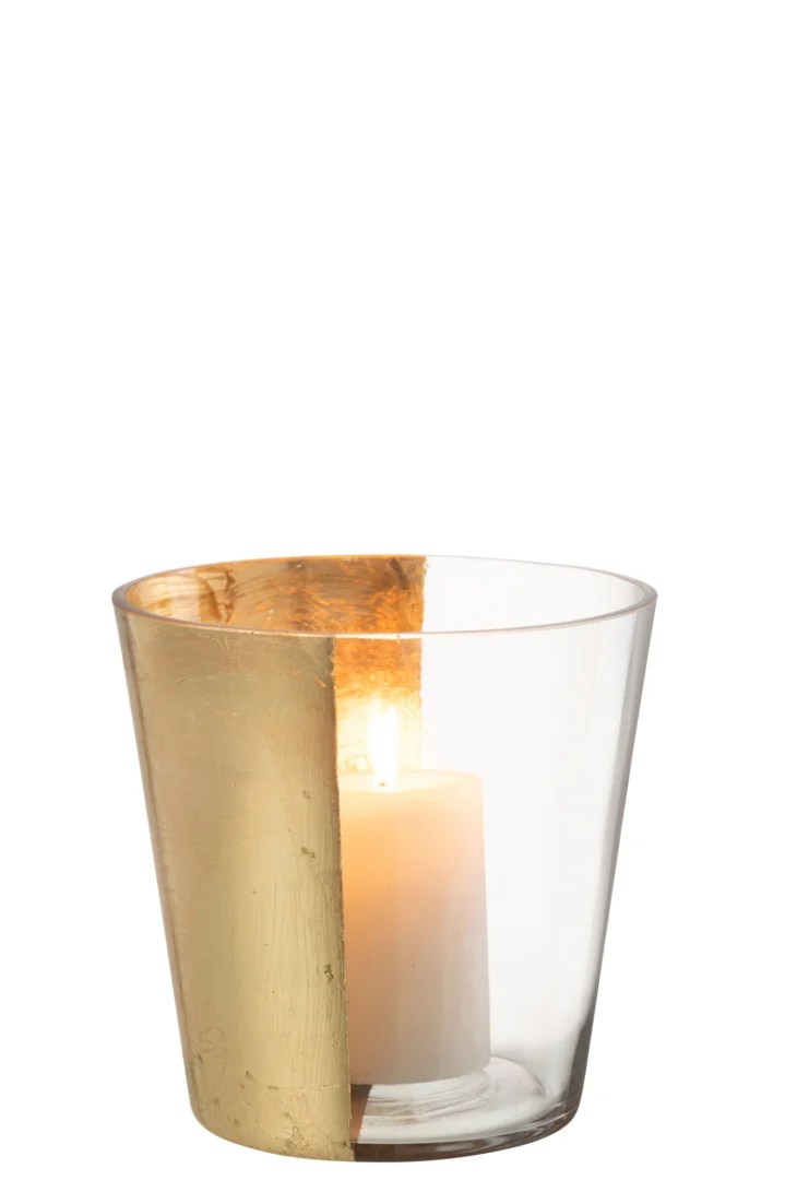 De Orkaan Boe Glas Transparant Goud Medium - Kaarsenhouder heeft een brandende witte kaars in een houder van helder glas, verticaal half bedekt met een gouden metallic afwerking, tegen een witte achtergrond.
