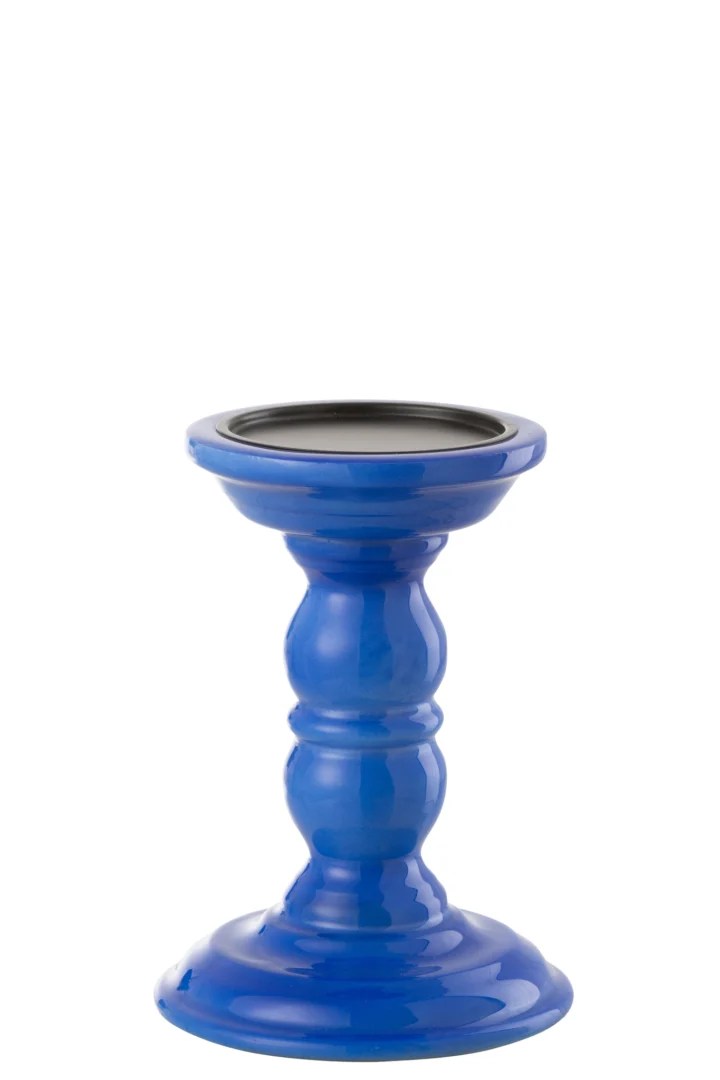 De Kaarsenhouder Dumbbel Mangohout Blauw is een glanzende, kobaltblauwe kandelaar met een ronde voet en gebogen voet, ontworpen voor pilaarkaarsen. Afgebeeld op een effen witte achtergrond.