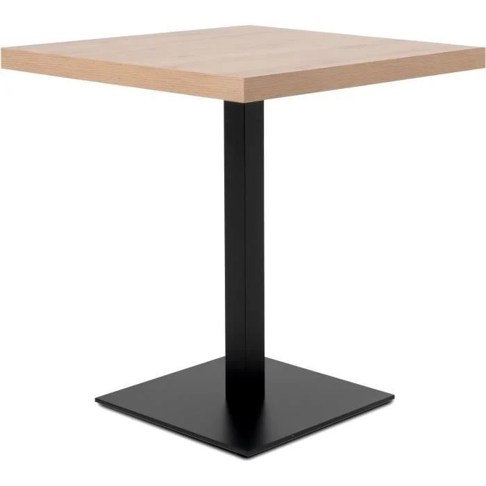 De Eettafel Quadrato 4 Personen Eiken Zwart 70x70 cm is een moderne vierkante tafel met een licht eiken blad en een enkele zwart metalen voet die uitloopt in een vierkante zwart metalen voet.