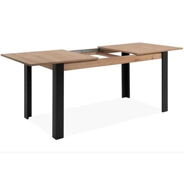 De Uitschuifbare Eettafel Tolosa Zwart Eiken 150-200 cm, een rechthoekige houten eettafel met zwart metalen poten, wordt gedeeltelijk uitgeschoven getoond met het middendeel open en klaar voor een uitschuifblad.