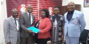 EFCC returns property to American internet fraud victim