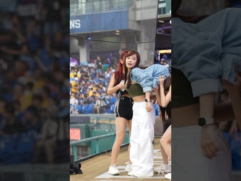 やっぱり上着を剥ぎ取られそうになる。#丹丹 #台湾チア #CPBL #中華職棒 #Cheerleader 新莊棒球場 2023/08/19【台湾チアTV】