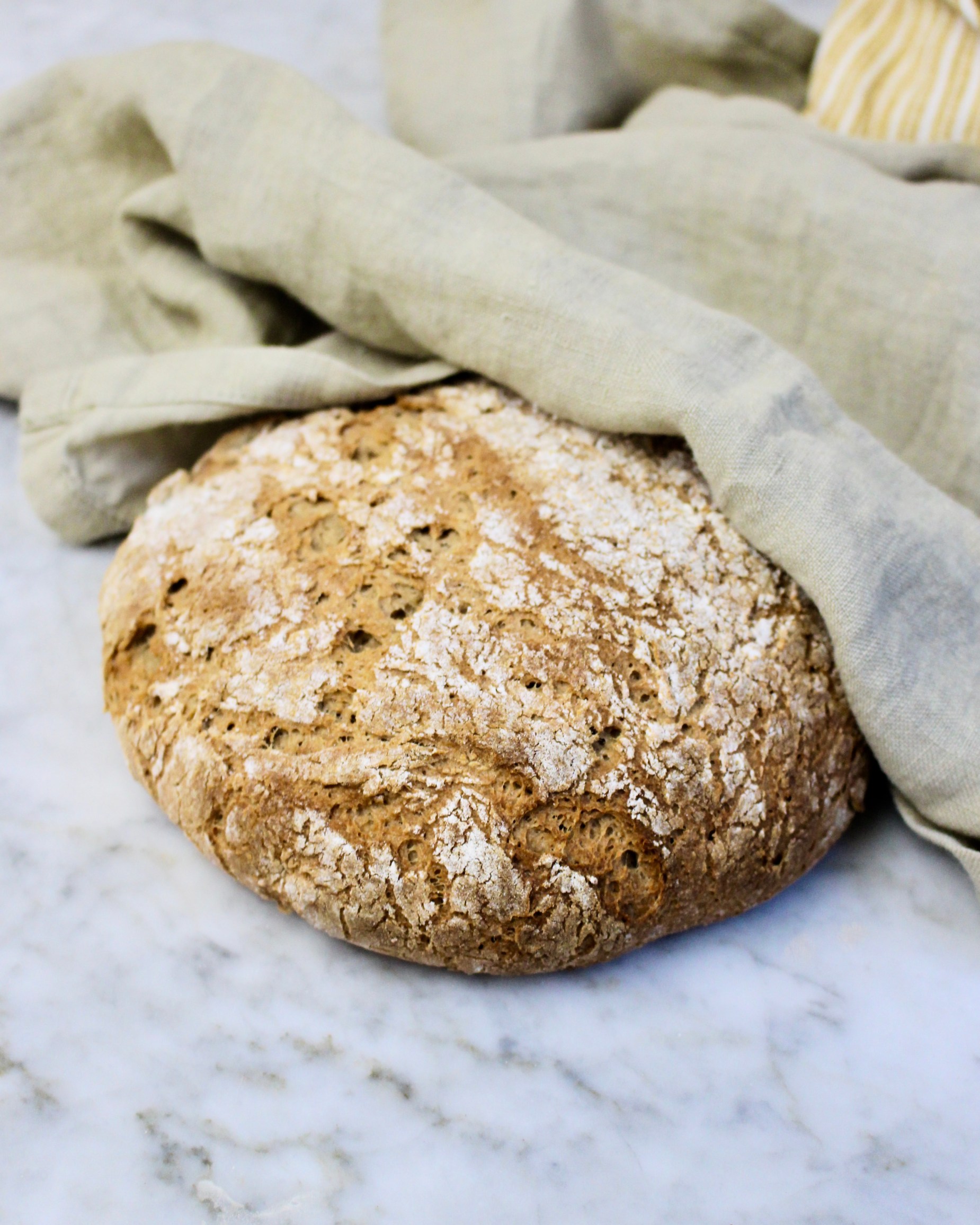 Ljust naturligt glutenfritt bröd för bakmaskin