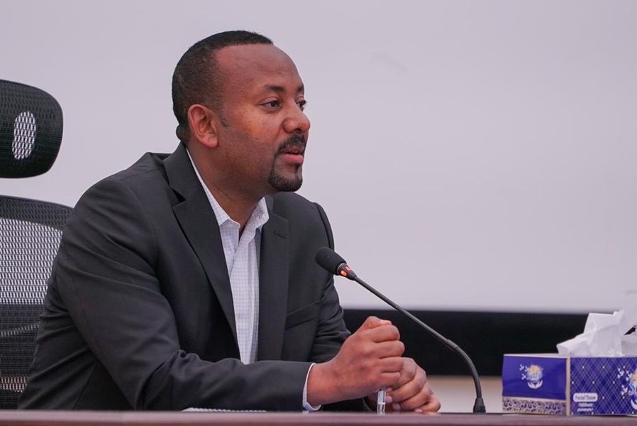 رئيس الوزراء الإثيوبي آبي أحمد خلال ترأسه اجتماعات الحكومة التي بدءت اليوم