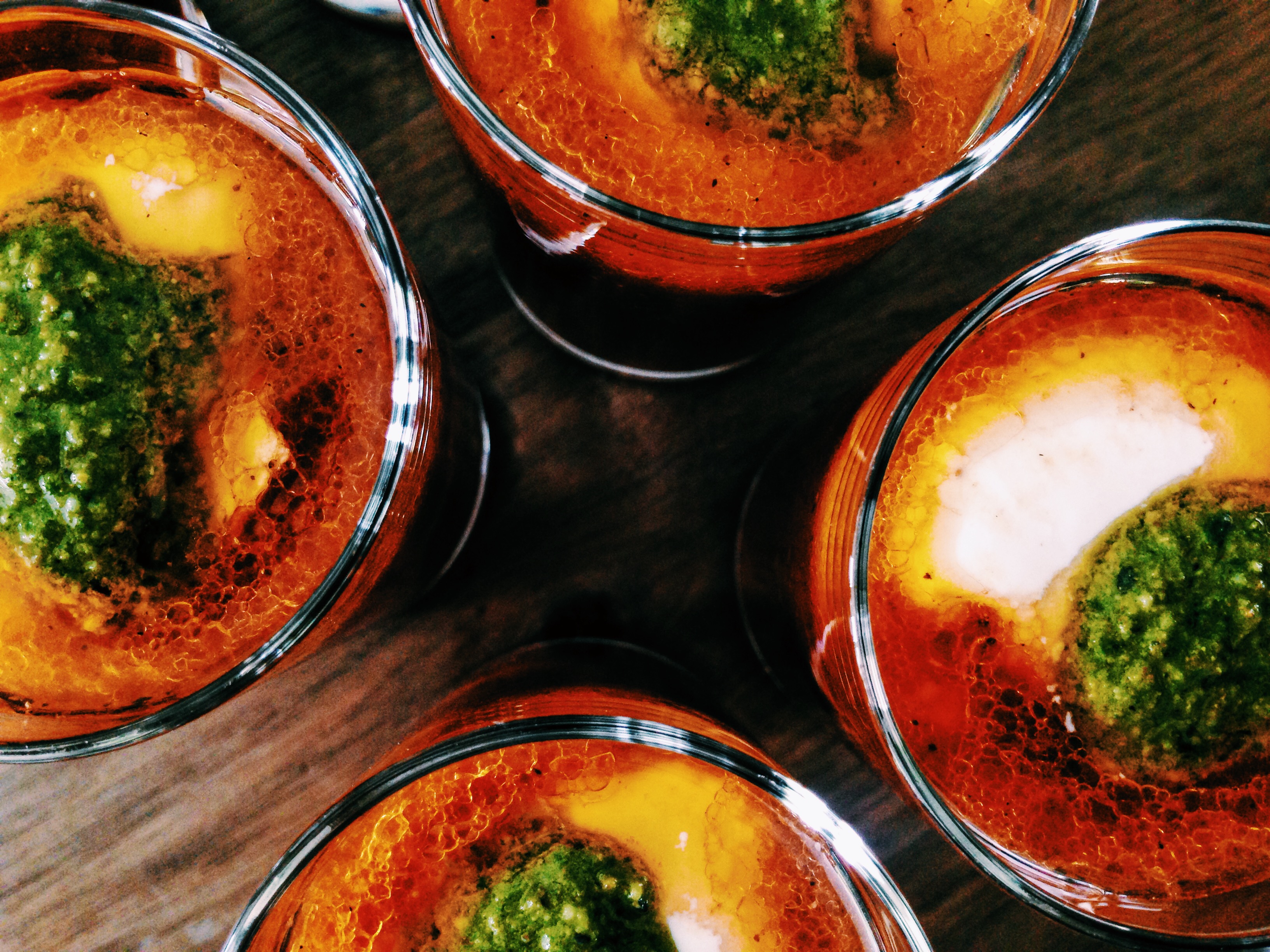 Tricolore van tomaat, geitenkaas & pesto