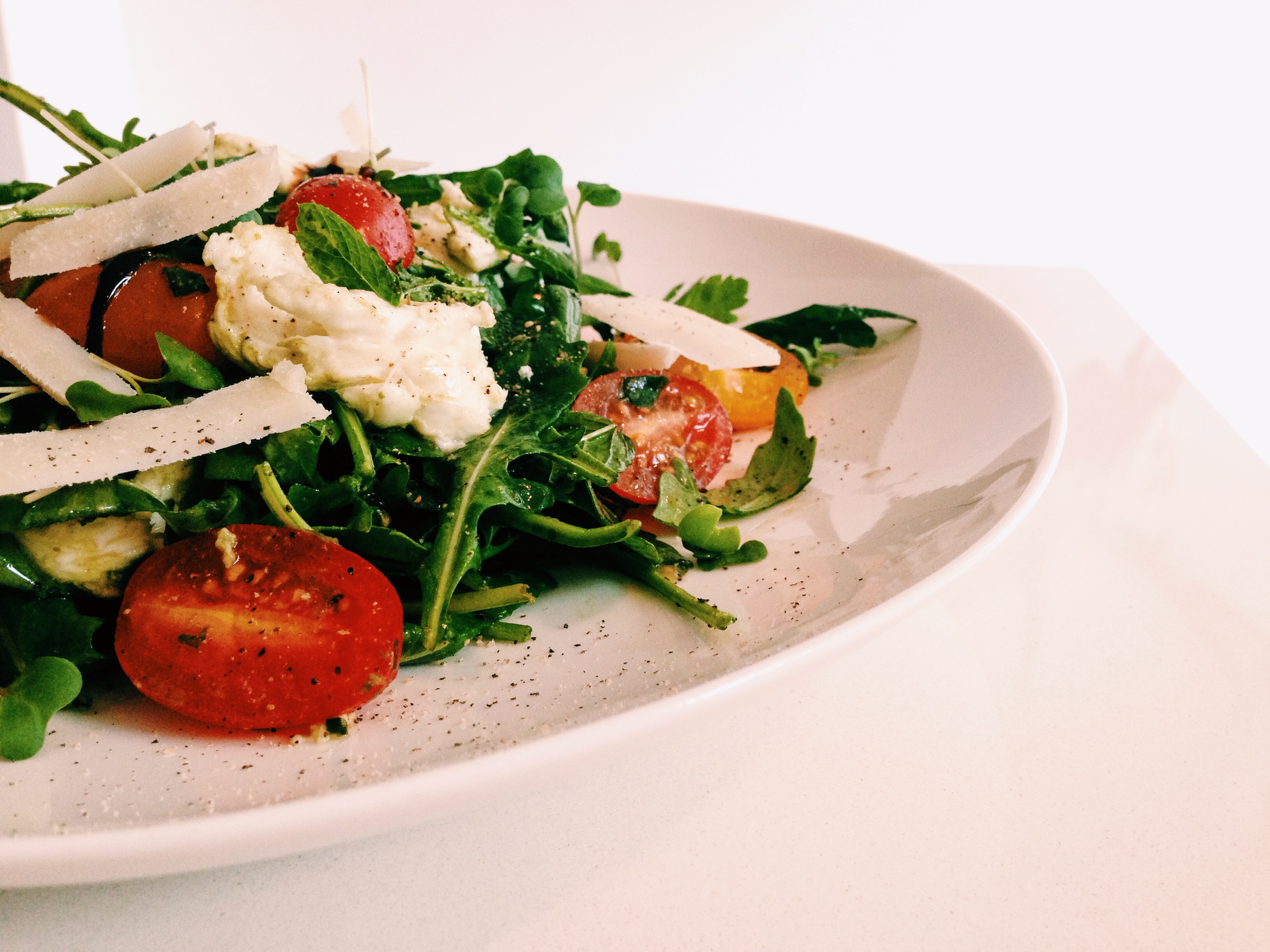 Tomaten salade met basilicumdressing & buffelmozzerella