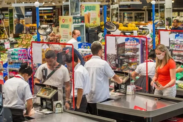 Falta de mão de obra atrasa inaugurações de supermercados, diz presidente da associação do setor
