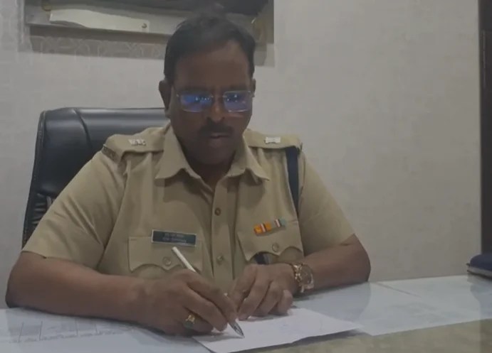 Dewas crime news: कलयुगी बेटे की हैवानियत तेंदूपत्ता के पैसों के लिए लात-घूसों से पीट-पीटकर अपनी ही मां को उतारा मौत के घाट