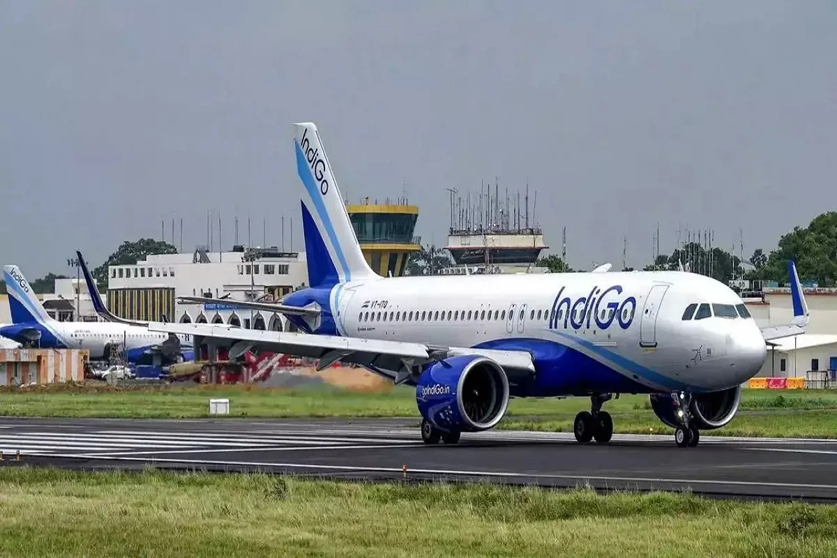 Raipur Airport News: रायपुर एयरपोर्ट पर बड़ा हादसा टला एयर इंडिया के विमान से लैंडिंग के दौरान टकराई चिड़िया, दो घंटे विलंबित हुई उड़ान