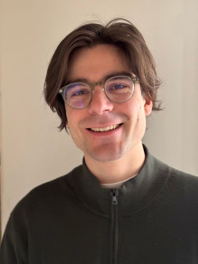 Nissim Maruani - Download Professional Light Background | Desktop