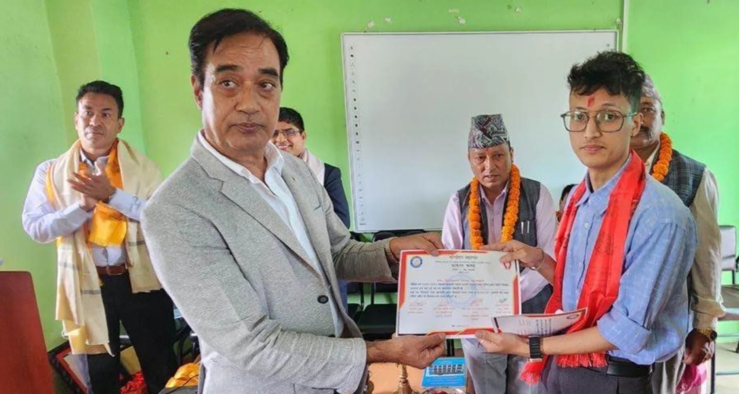 राजेन्द्र मल्लद्वारा शंकरापूरको भाग्योदय क्याम्पसका विद्यार्थीलाई छात्रवृत्ति प्रदान