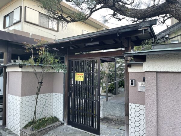 門かぶり松 剪定 – 御庭 大和屋