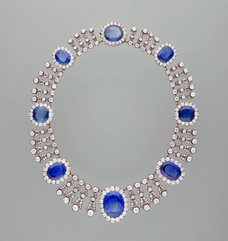 Thieves took a number of items which were previously worn by Queen Marie-Amelie, who was married to King Louis Philippe IA pair of diamond and blue emerald encrusted earrings 
IMAGE SOURCE, LOUVRE MUSEUM
Image caption,
One of a pair of earrings which previously belonged to the 19th century Queen are also missing
A silver crown encrusted with diamonds and blue emeralds stolen from the Louvre
IMAGE SOURCE, LOUVRE MUSEUM
Image caption,
Marie-Amelie's crown was taken, though another worn by Princess Eugenie was apparently dropped during the thieves' escape
