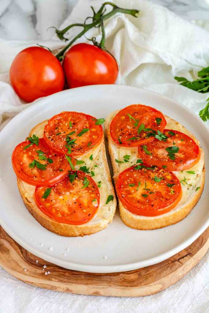 Delicious Goat Cheese Toast With Tomatoes