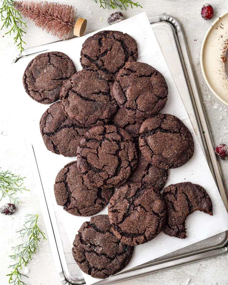 Best Crispy Molasses Cookies