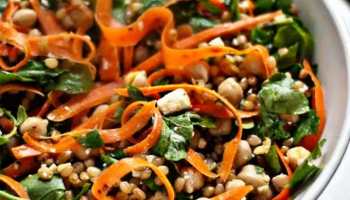 Arugula-Carrot and Chickpea Salad