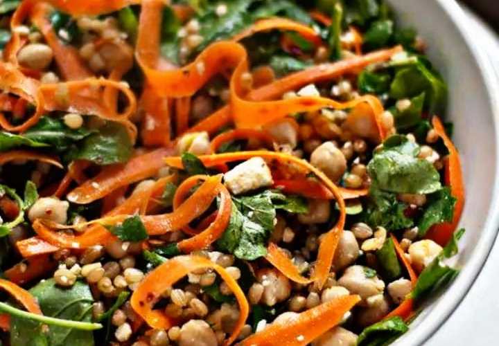 Arugula-Carrot and Chickpea Salad
