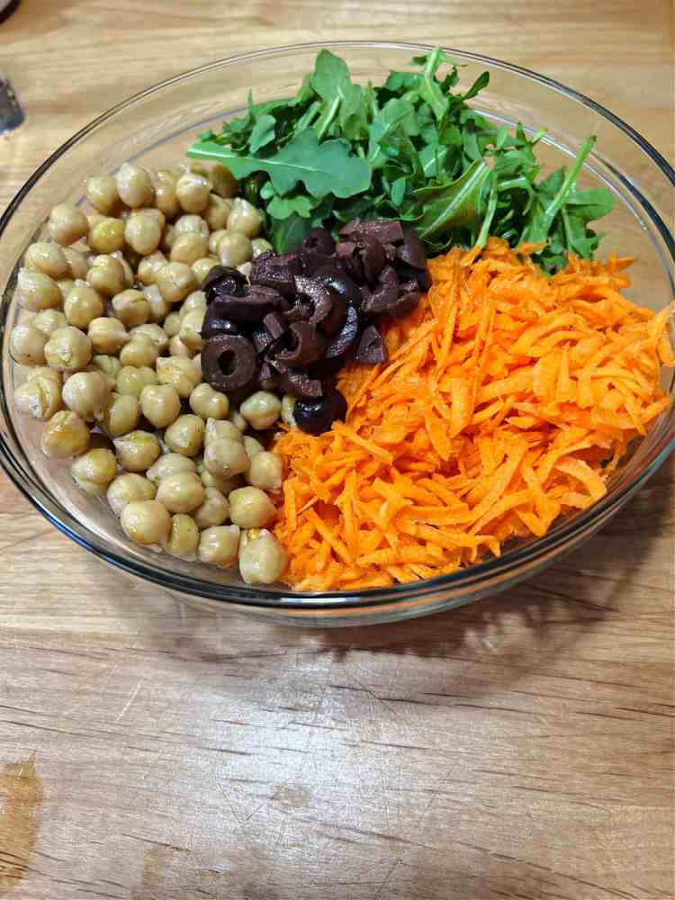 Arugula-Carrot and Chickpea Salad
