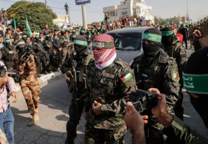 Palestinos comemoram aceitação do Hamas ao plano de paz de Trump