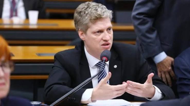 “Ministro da CGU mentiu na COMI para proteger irmão do Lula”, diz Marcel Van Hattem