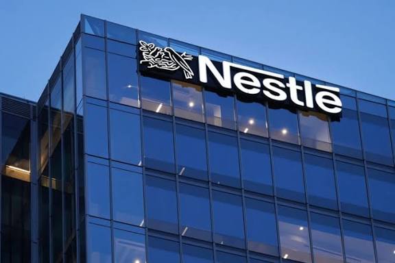 Nestlé anuncia demissões em massa: 16 mil vão perder seus empregos