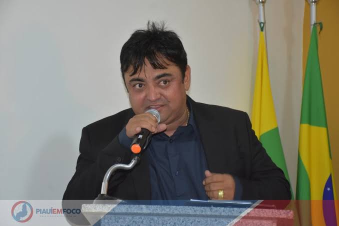 Prefeito do PT no Piauí é acusado de agredir adolescentes e invadir chácara armado com pistola