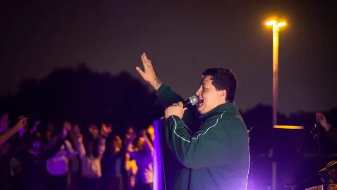 Estudantes da USP tentam impedir cultos evangélicos promovidos pelo Dunamis