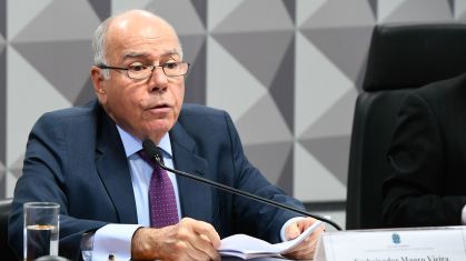 Chanceler Vieira tenta desqualificar decisão dos EUA e gera nova crise com Trump